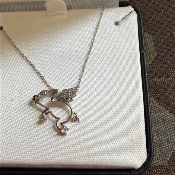 Diamond Collectibles 10kt Gold Flying Pig Pendant Necklace - Picture 4 of 5